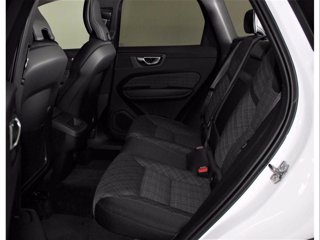 VOLVO XC60 Momentum Pro, B4 AWD mild hybrid (D)