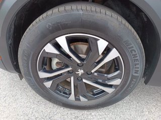 PEUGEOT e-2008 GT-LINE