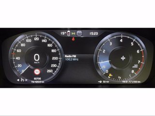 VOLVO XC40 Momentum, T3 Micro Hybrid