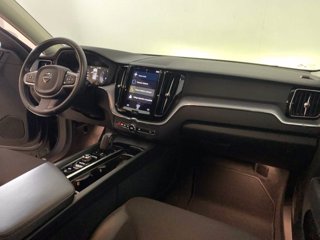 VOLVO XC60 Momentum Pro, B4 AWD mild hybrid (D) automatico