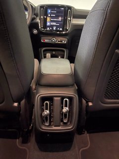 VOLVO XC40 Momentum Pro, B4 AWD mild hybrid automatico