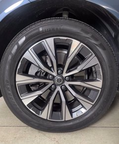 VOLVO XC60 Momentum Pro, B4 AWD mild hybrid (D) automatico