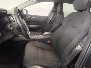 VOLVO XC60 Momentum Pro, B4 AWD mild hybrid (D) automatico