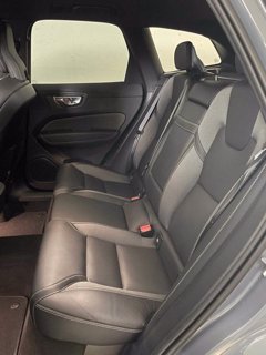 VOLVO XC60 R-Design, B4 AWD mild hybrid (D)