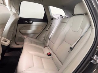 VOLVO XC60 Inscription, B4 AWD mild hybrid (D)