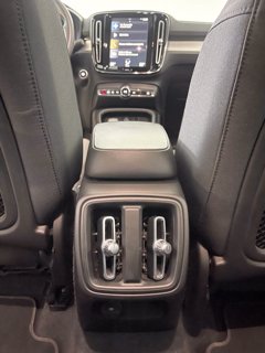 VOLVO XC40 Momentum Pro, T2 automatico Micro Hybrid
