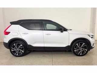 VOLVO XC40 D4 AWD R-D GEAR INTRO