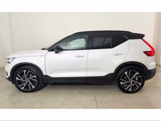 VOLVO XC40 D4 AWD R-D GEAR INTRO