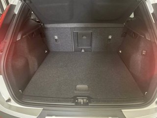 VOLVO XC40 Momentum Pro, T2 automatico