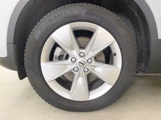 VOLVO XC40 Core, B3 Mild hybrid, Benzina