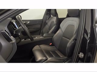 VOLVO XC60 Black Edition Ultra, T6 AWD ibrido plug-in, Elettrica/Benzina