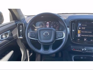 VOLVO XC40 Momentum Pro, T2 automatico
