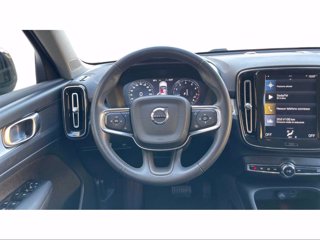 VOLVO XC40 Momentum Pro, T2 automatico Micro Hybrid