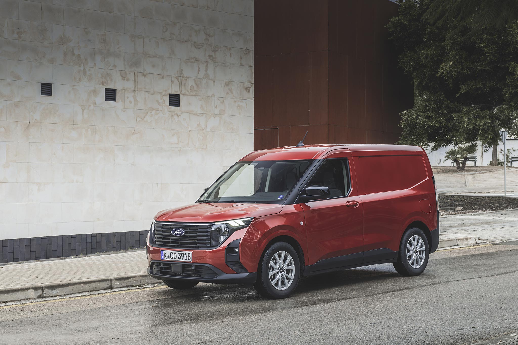 Transit Courier Fantastic Red 002 LOW