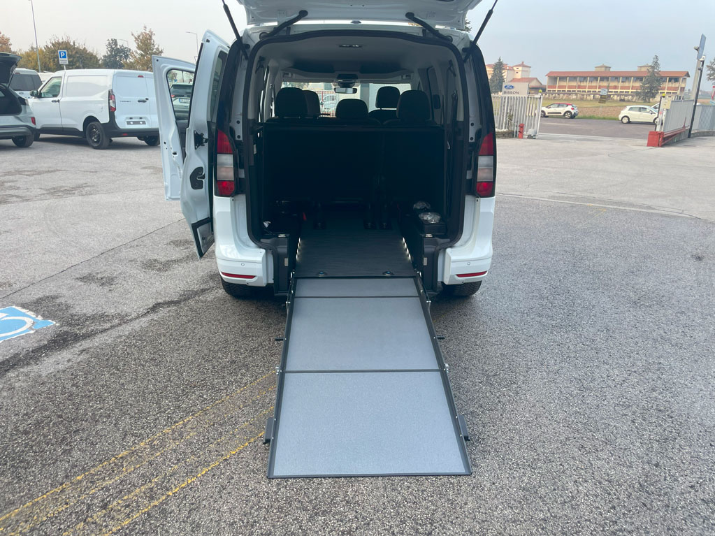 9 Gallery Ford Tourneo Connect Allestimento Disabili In Pronta Consegna Con Pedana