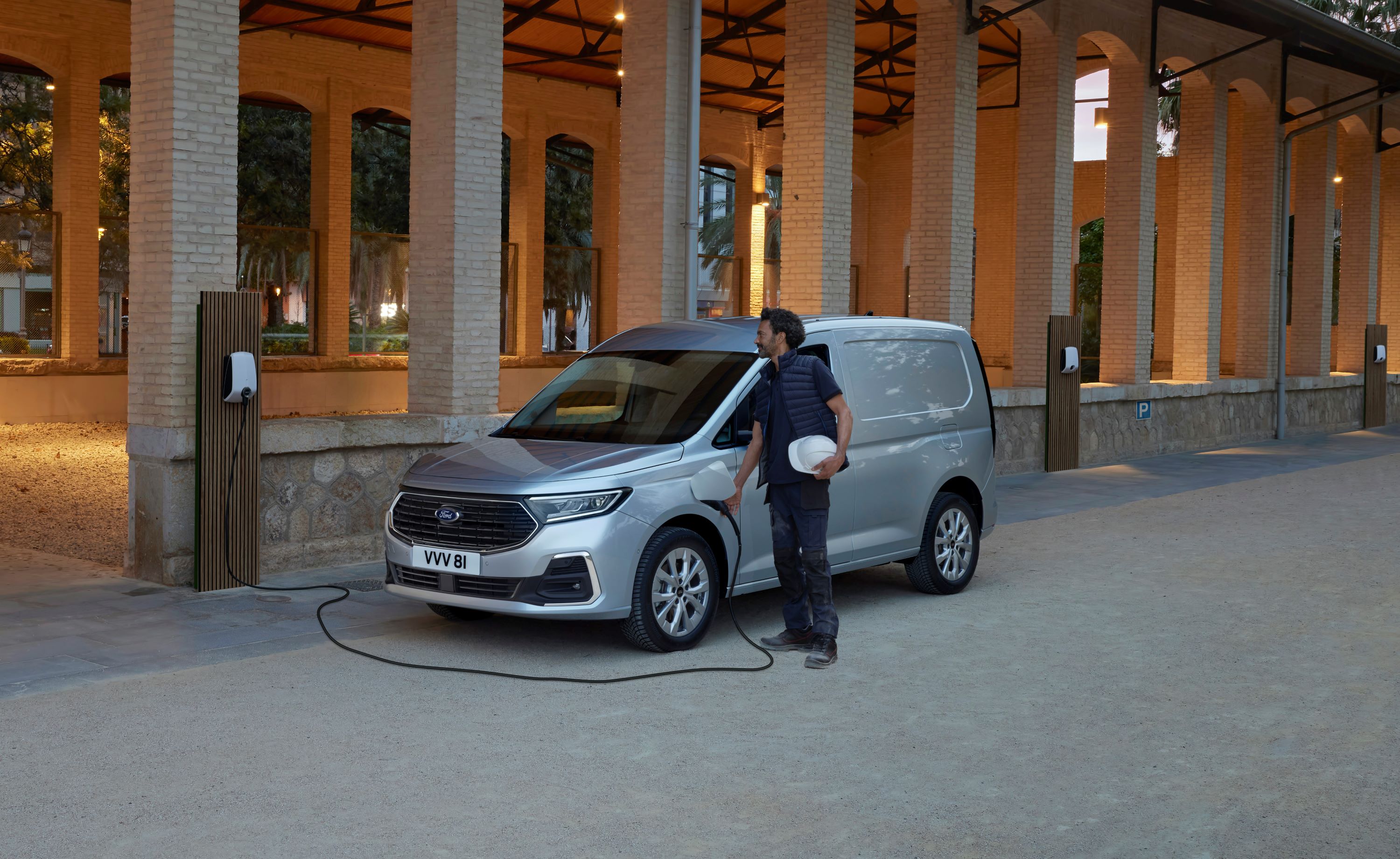 TRANSIT CONNECT PHEV SWB