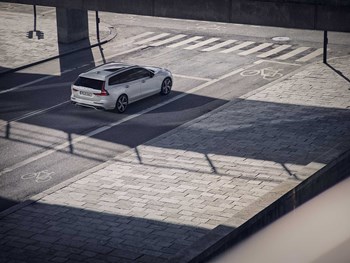 265657 V60 R Design In Crystal White Pearl