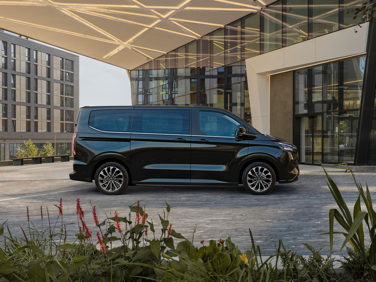 E Tourneo Custom News Bisson Auto Gallery 2