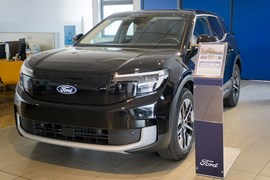 Ford Explorer Nero Rovigo 05