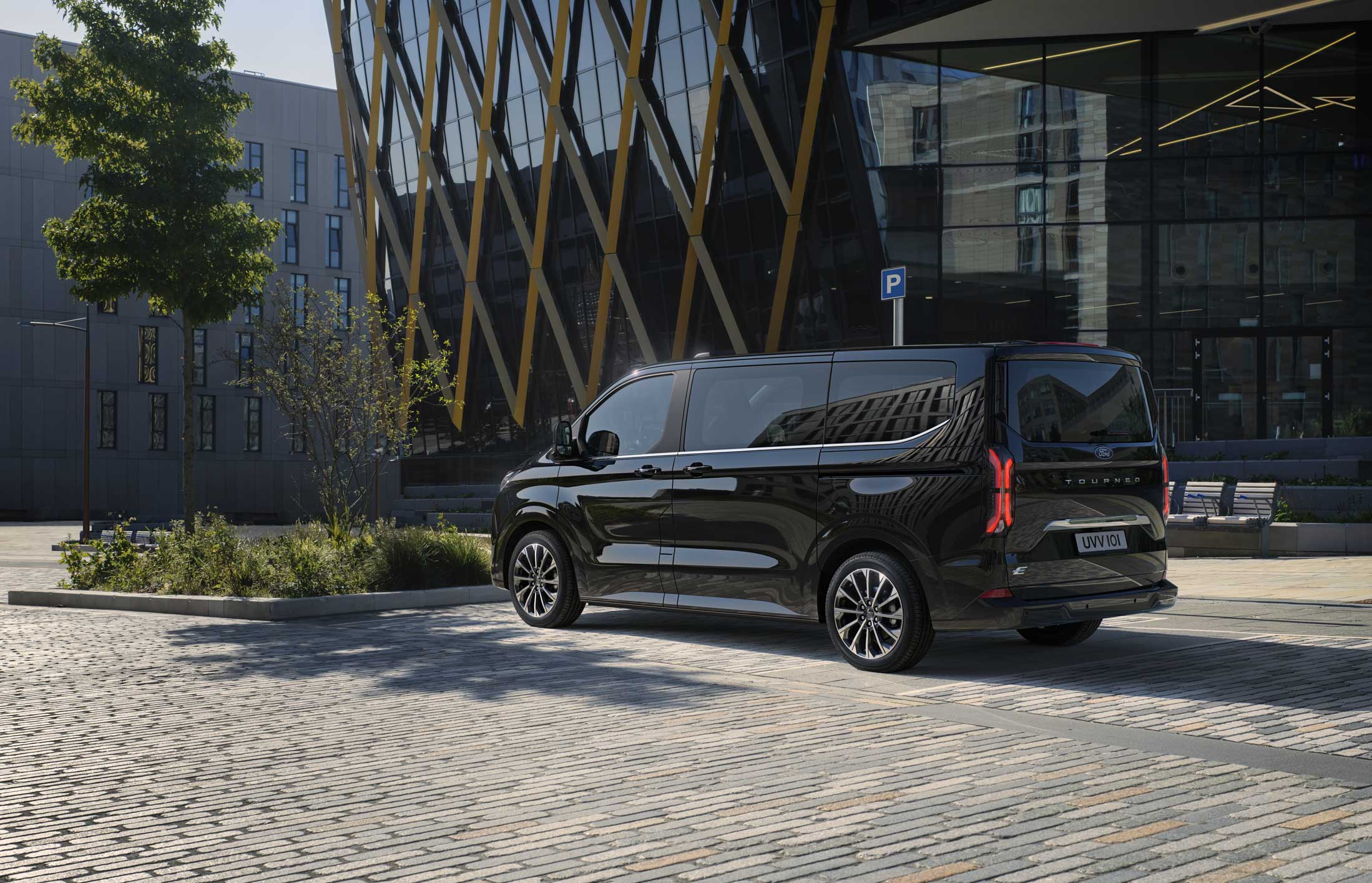 2022 FORD TOURNEO TITANIUM 02 (1)
