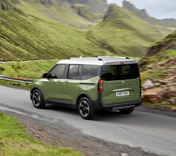 Ford Tourneo Eu Billboard Desktop Active Green Rear 21X9 2160X925 BB.Jpg.Renditions.Medium