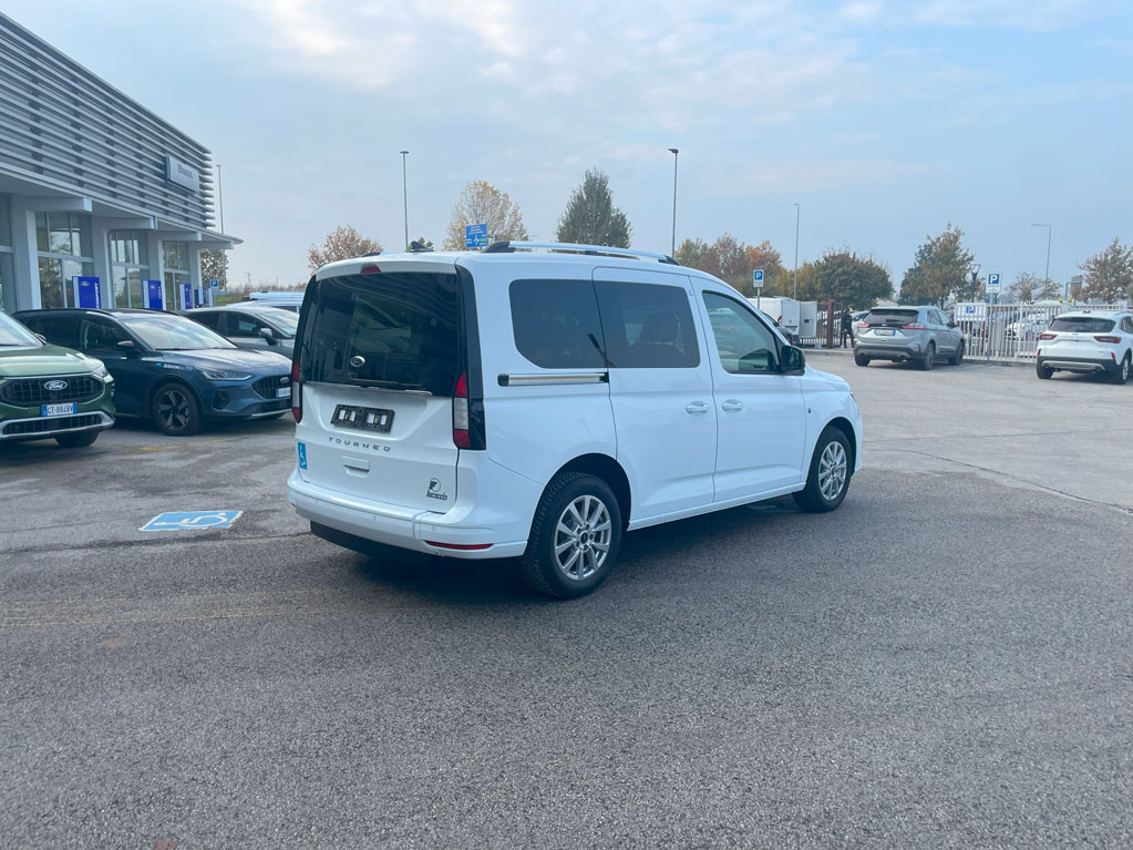 4 Gallery Ford Tourneo Connect Allestimento Disabili In Pronta Consegna Con Pedana