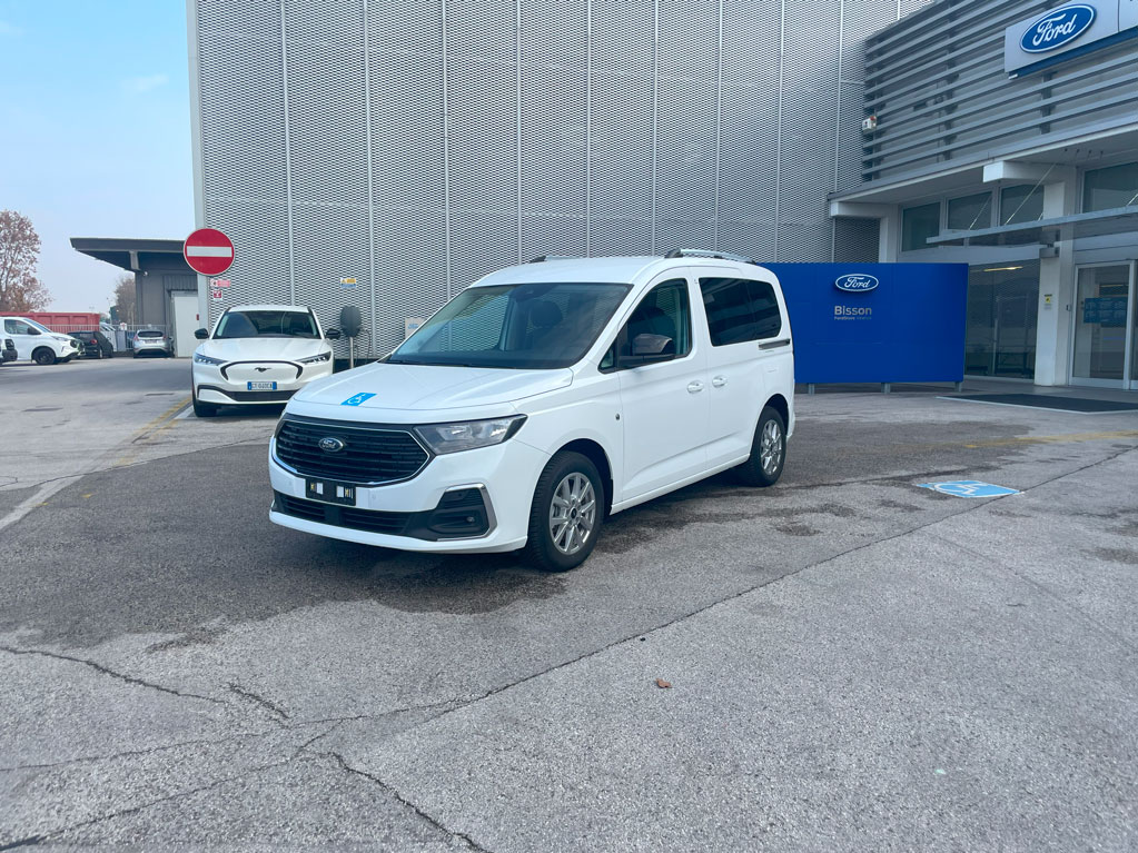 1 Gallery Ford Tourneo Connect Allestimento Disabili In Pronta Consegna Con Pedana