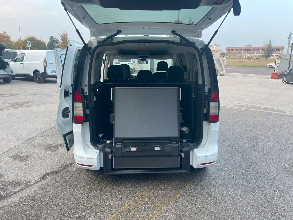 6 Gallery Ford Tourneo Connect Allestimento Disabili In Pronta Consegna Con Pedana