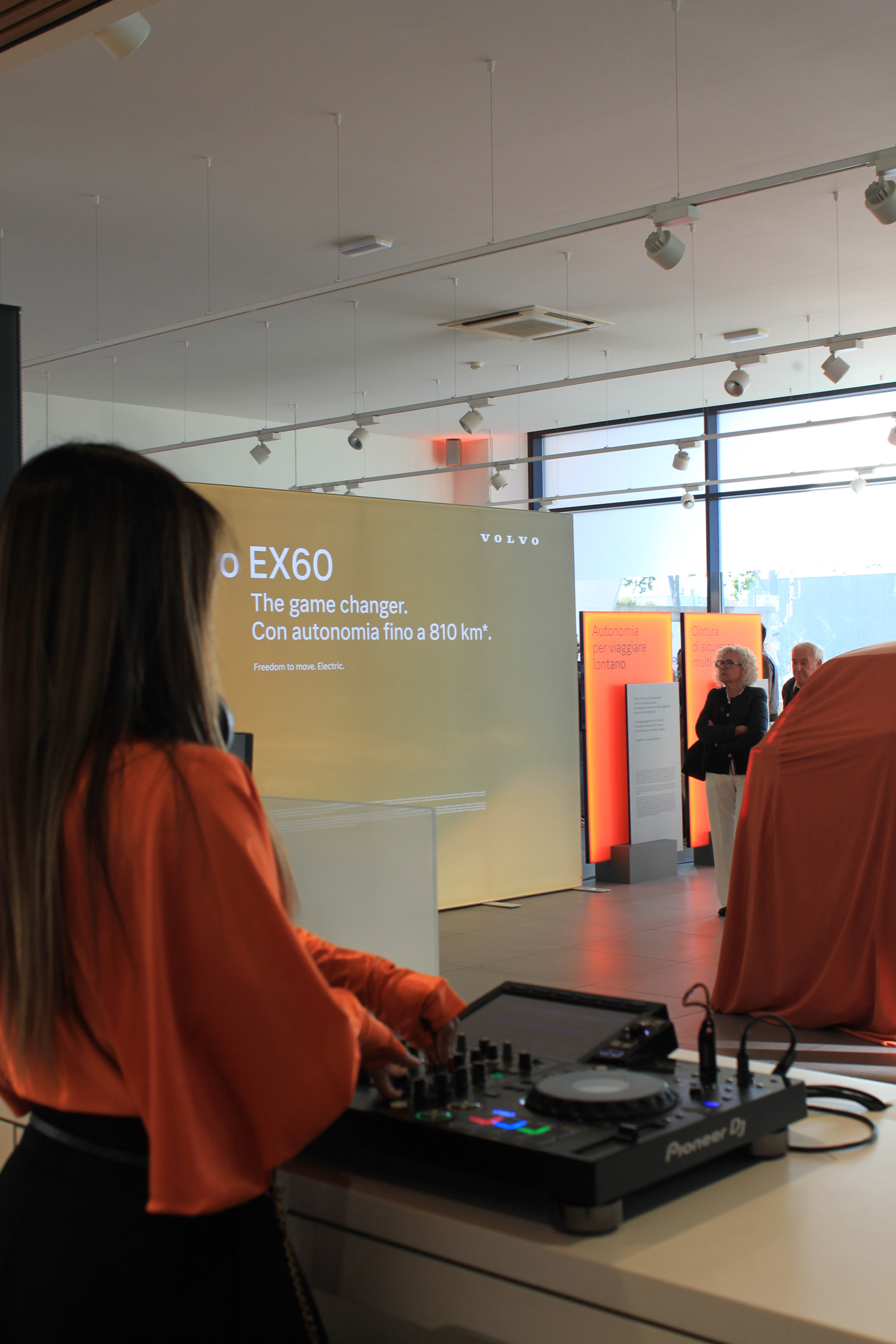 Gallery Anteprima Volvo EX60 Bisson Altavilla 43