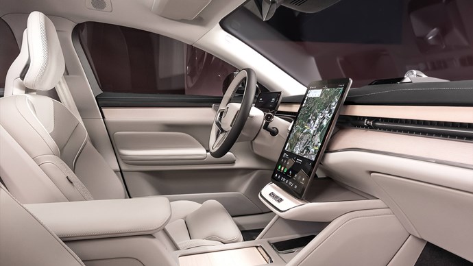 Interni Della ES90 Con Lo Schermo Centrale Da 14.5” In Evidenza, Interfaccia Google Attiva.