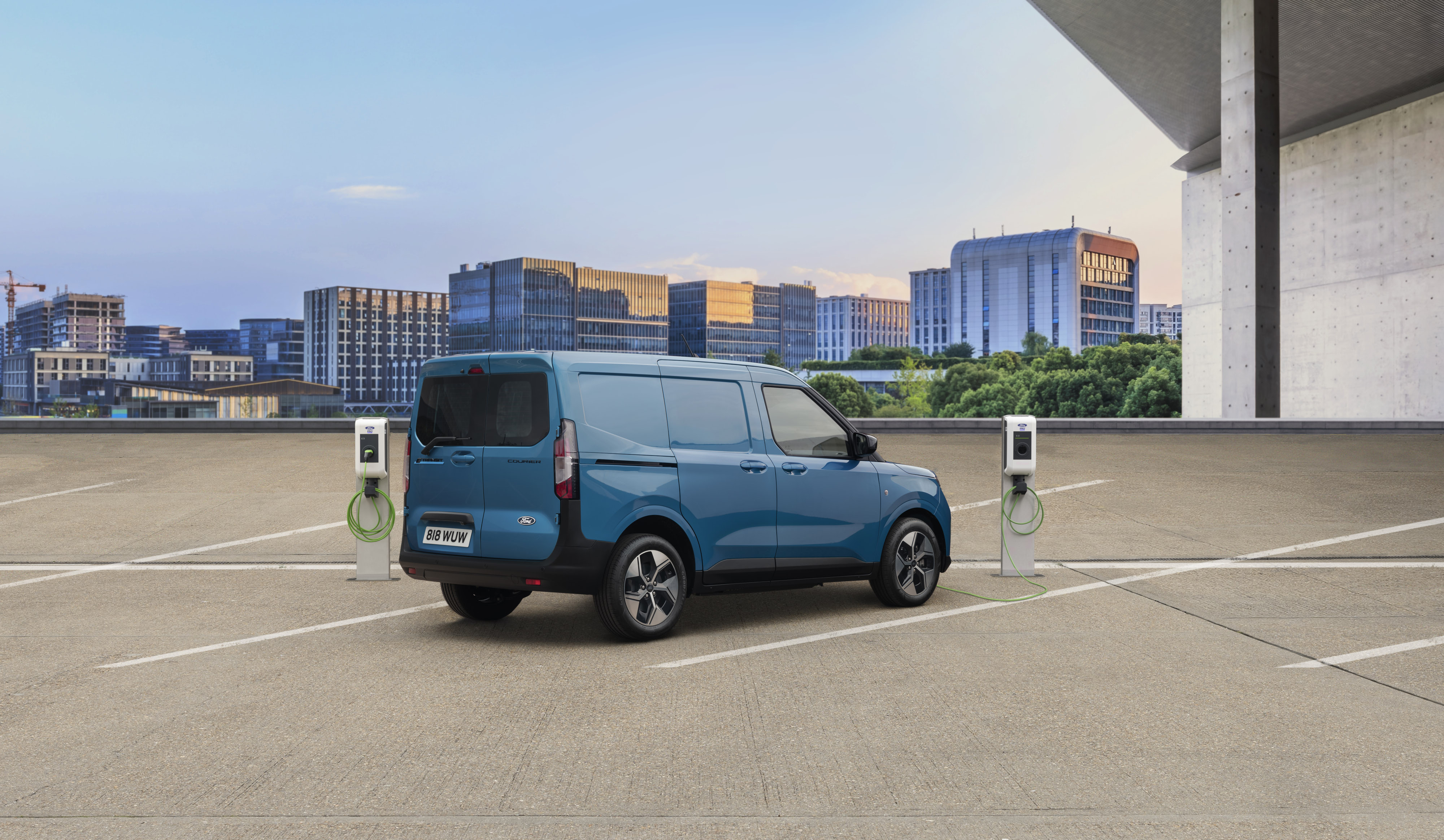 FORD 2024 E Transit Courier 02